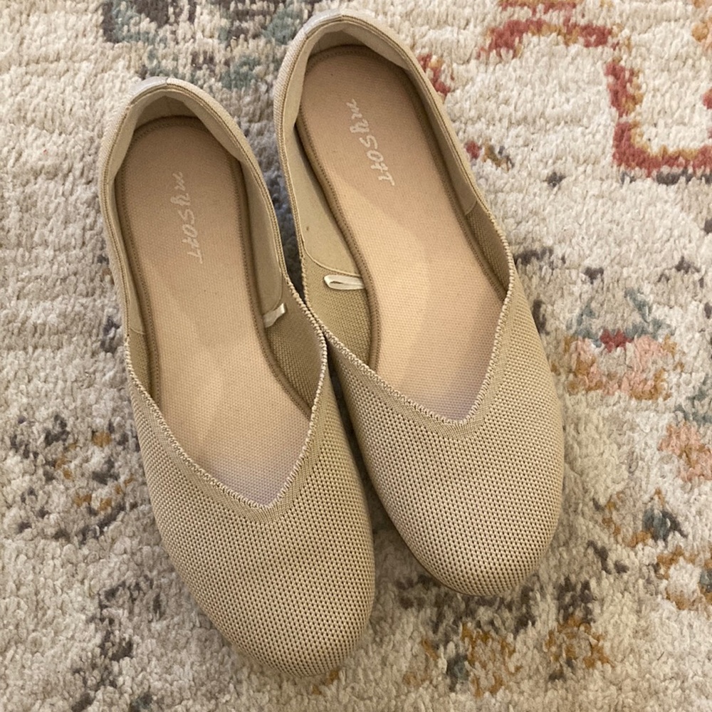 Amazon shoes *NEW* - size 8